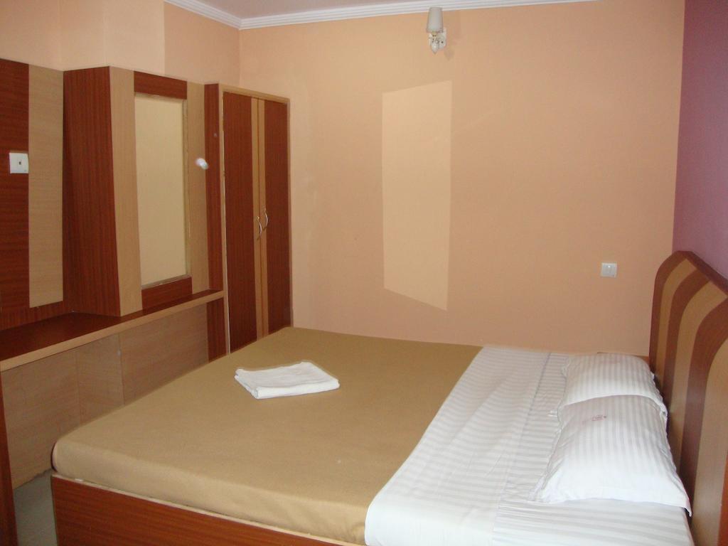 Bari International Hotel Bhuvanesvar Szoba fotó