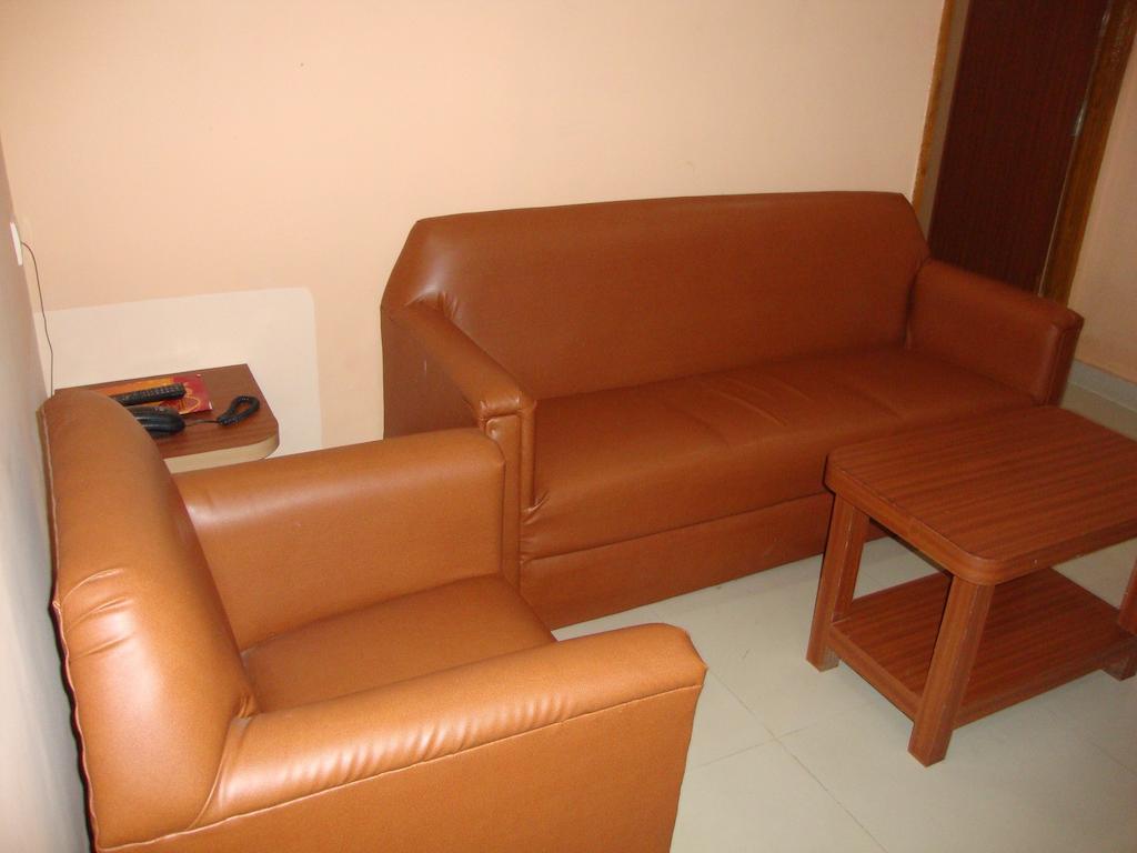 Bari International Hotel Bhuvanesvar Szoba fotó