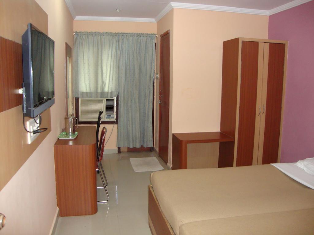 Bari International Hotel Bhuvanesvar Szoba fotó